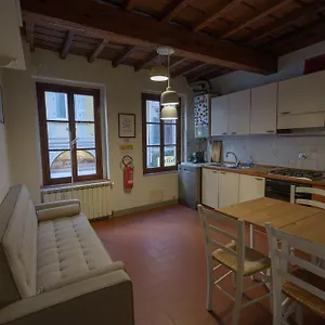 Traditional Florentine 1br Close To Piazza Santa Croce Appartamento
